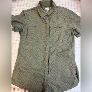 REI Army Green/Gray  Patterned Women's Button Down Shirt